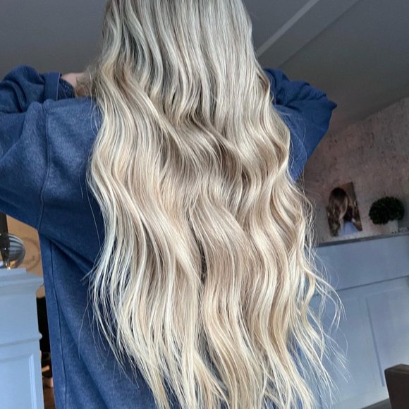 Bellami 24” 260g Blonde Seamless Clip In Hair Extensions *ONLY WORN ONCE* - Picture 1 of 6